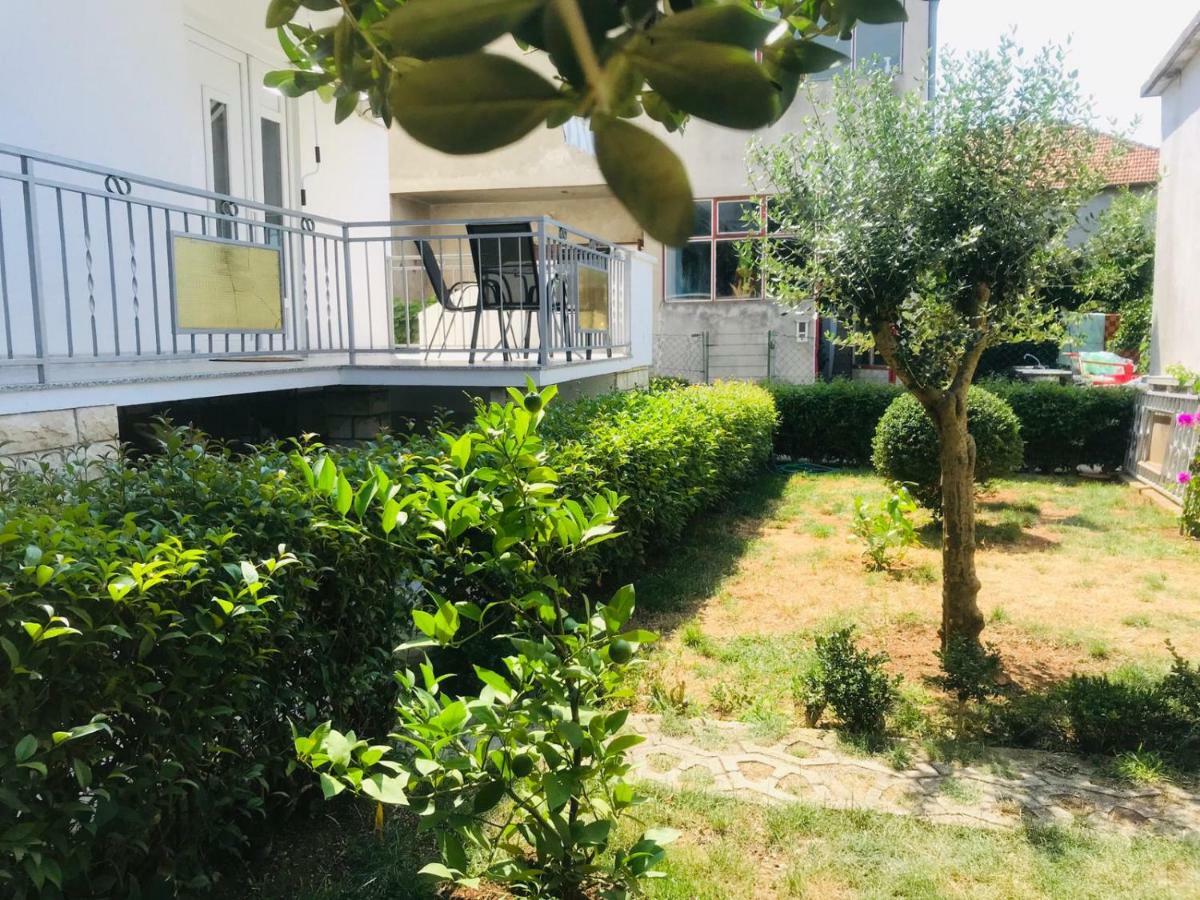 Bond With Private Parking Apartment Zadar Exterior photo